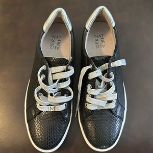 Naturlizer gym shoes